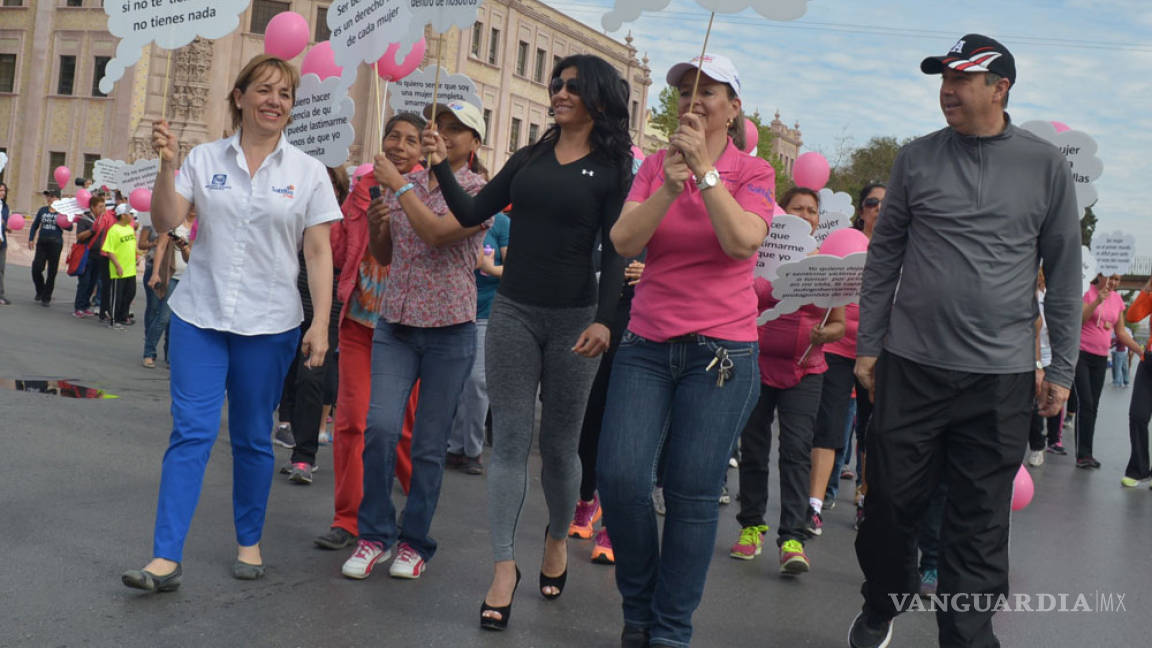 En tacones, marchan mujeres en Saltillo por sus derechos