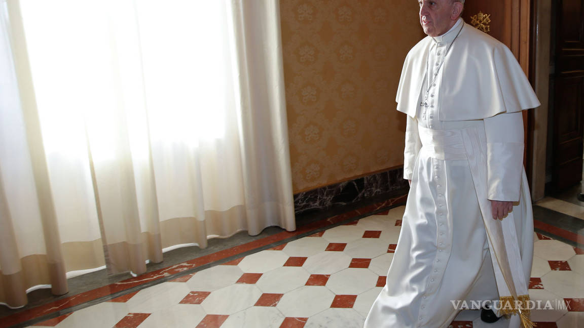 El papa advierte contra &quot;salvadores&quot; de un mundo en crisis