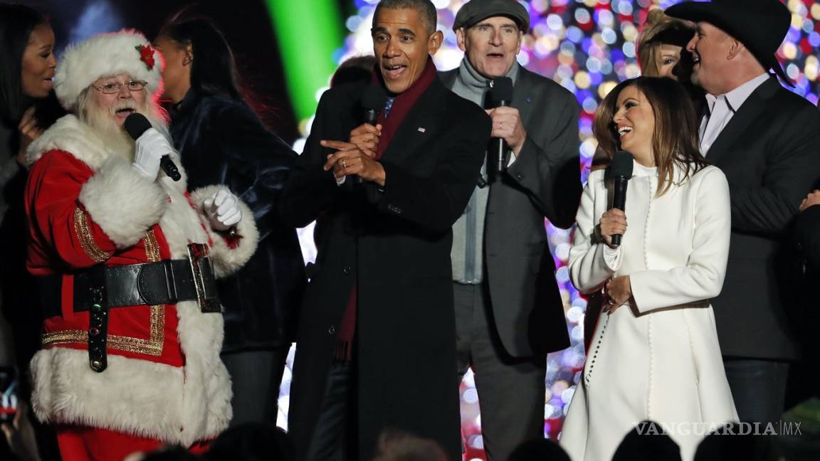 Obama canta ‘Jingle Bells’ con artistas