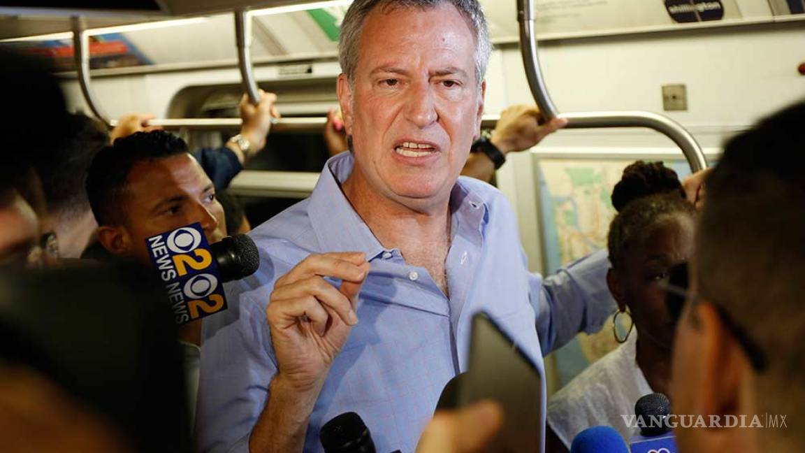 Alcalde de NY propone aumentar impuesto a ricos para reparar el metro
