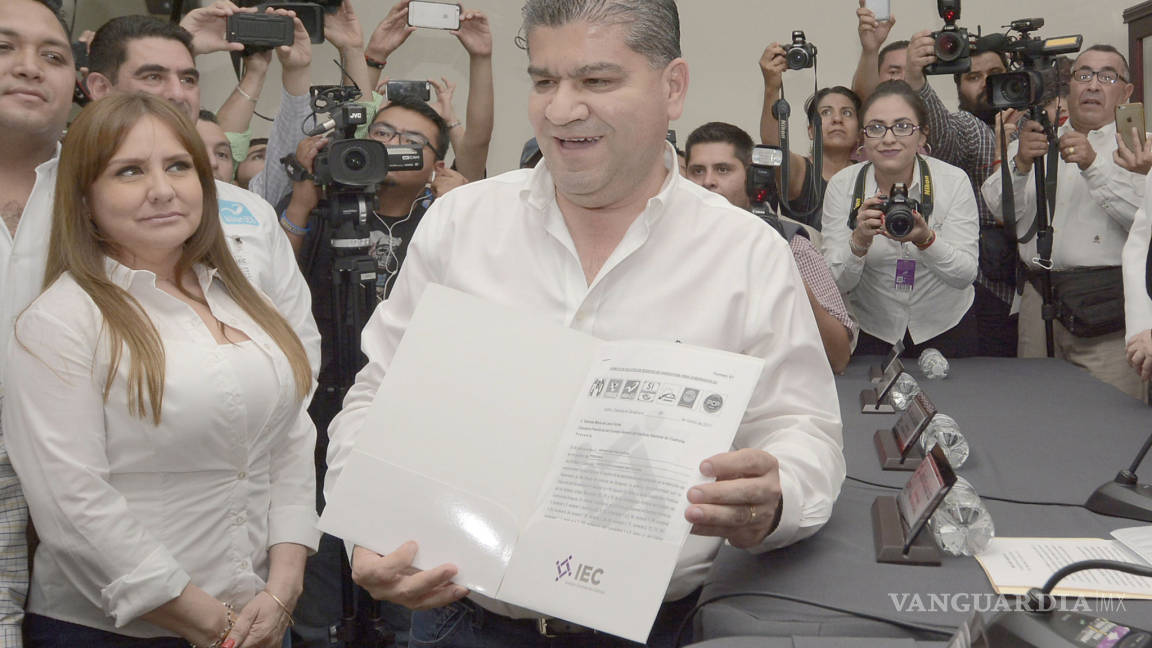 Miguel Riquelme solicita al IEC su registro como candidato del PRI a la gubernatura de Coahuila