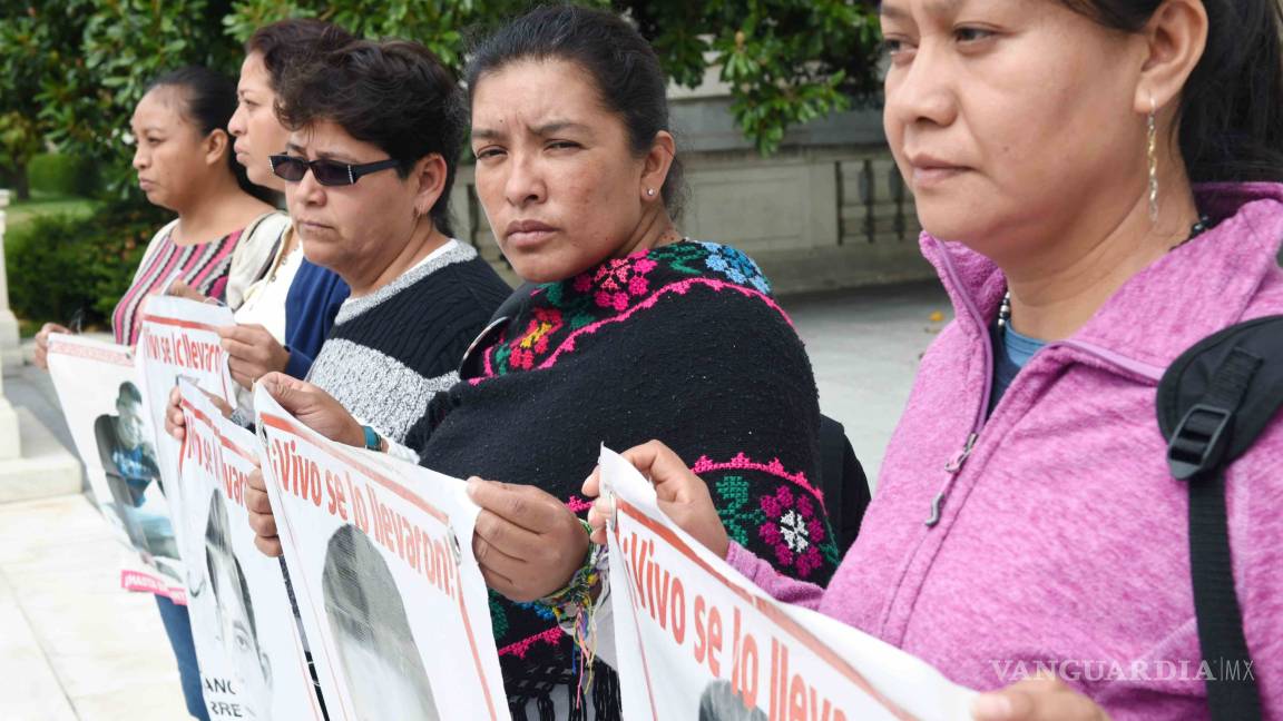 Madres de los estudiante de Ayotzinapa confían en que el papa las reciba