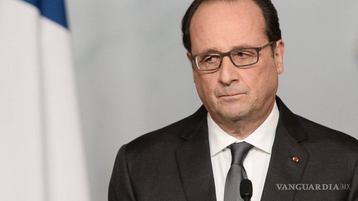 Hollande responsabiliza al Estado Islámico de la matanza de París; confirma 127 muertos