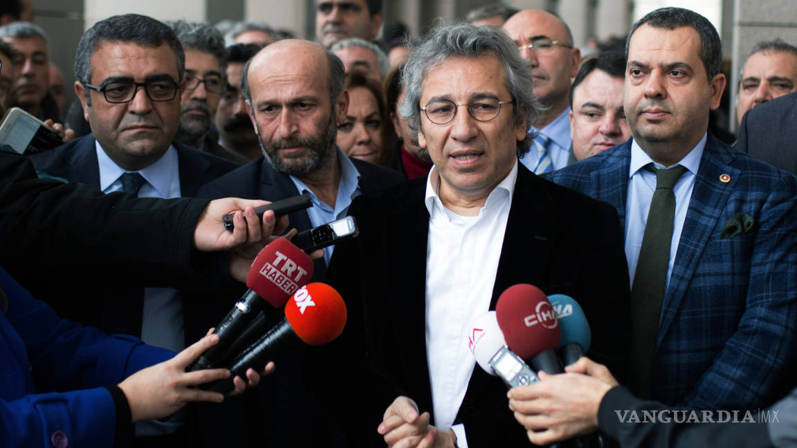 Prisión para los reporteros turcos que informaron del envío de armas a Siria
