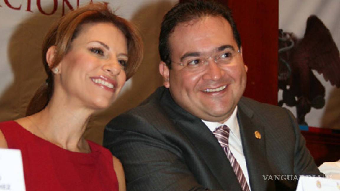 Esposa de Javier Duarte no es víctima, es parte del saqueo, asegura Yunes Linares