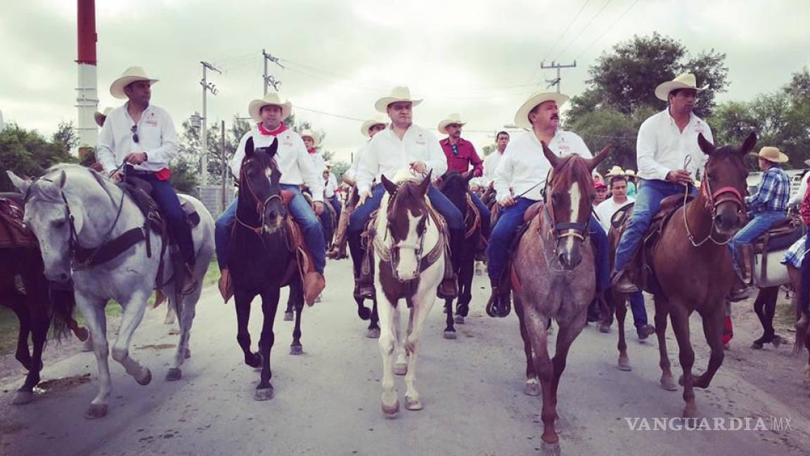 Participan más de 8 mil jinetes en la tradicional cabalgata de Sabinas
