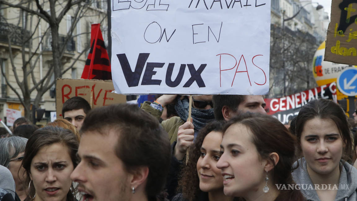 Miles de estudiantes protestan contra reforma laboral en Francia