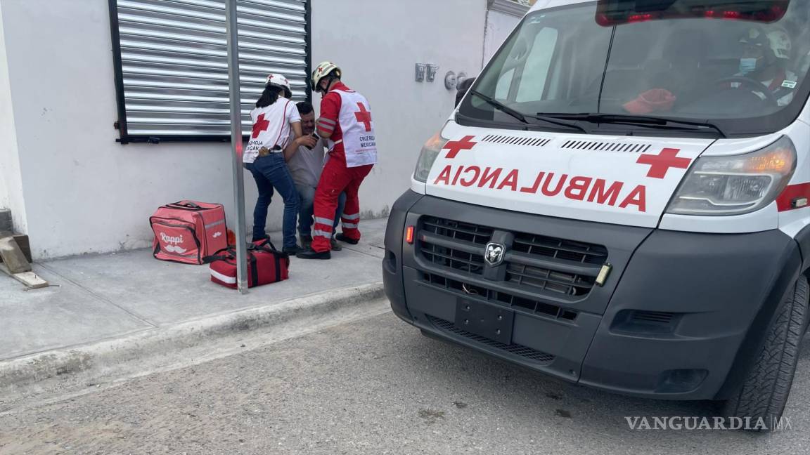 Conductor en Saltillo embiste a un motociclista después huye