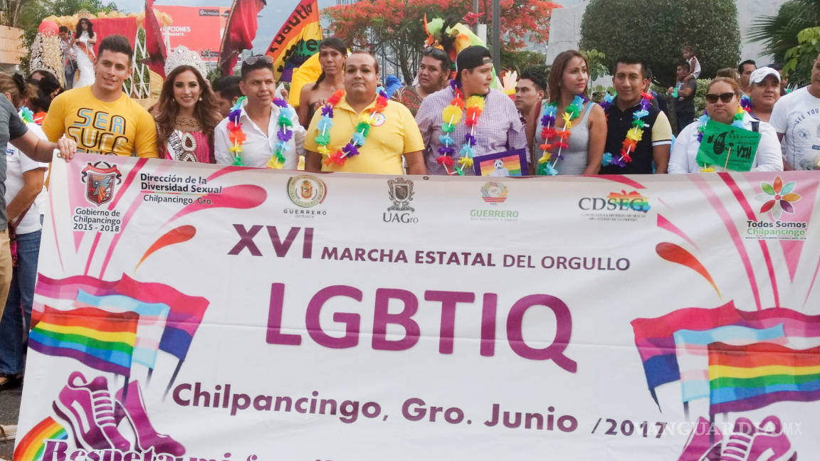 Gobernador de Jalisco asiste a marcha gay: 'Hay que vencer discriminación'