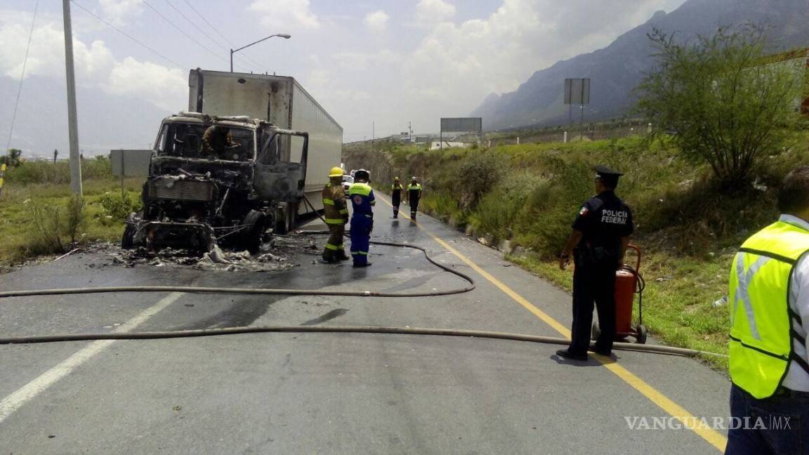 Desquician tránsito en carretera Saltillo-Monterrey por doble accidente