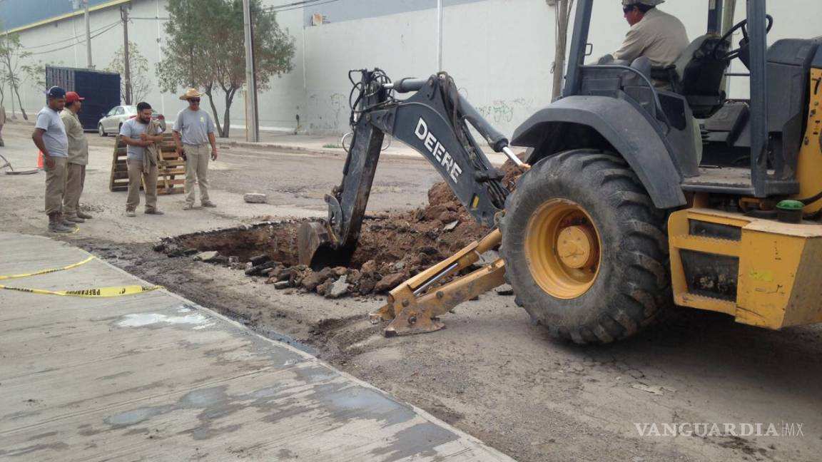 Trabaja Simas Torreón en reparación del colector de la avenida Bravo