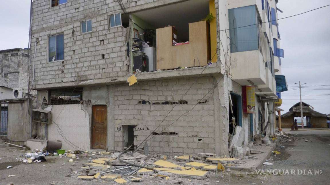 Tres muertos por terremoto de 5,7 grados de Ecuador
