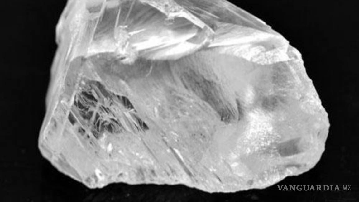 Pastor se encuentra un diamante de 706 quilates en Sierra Leona