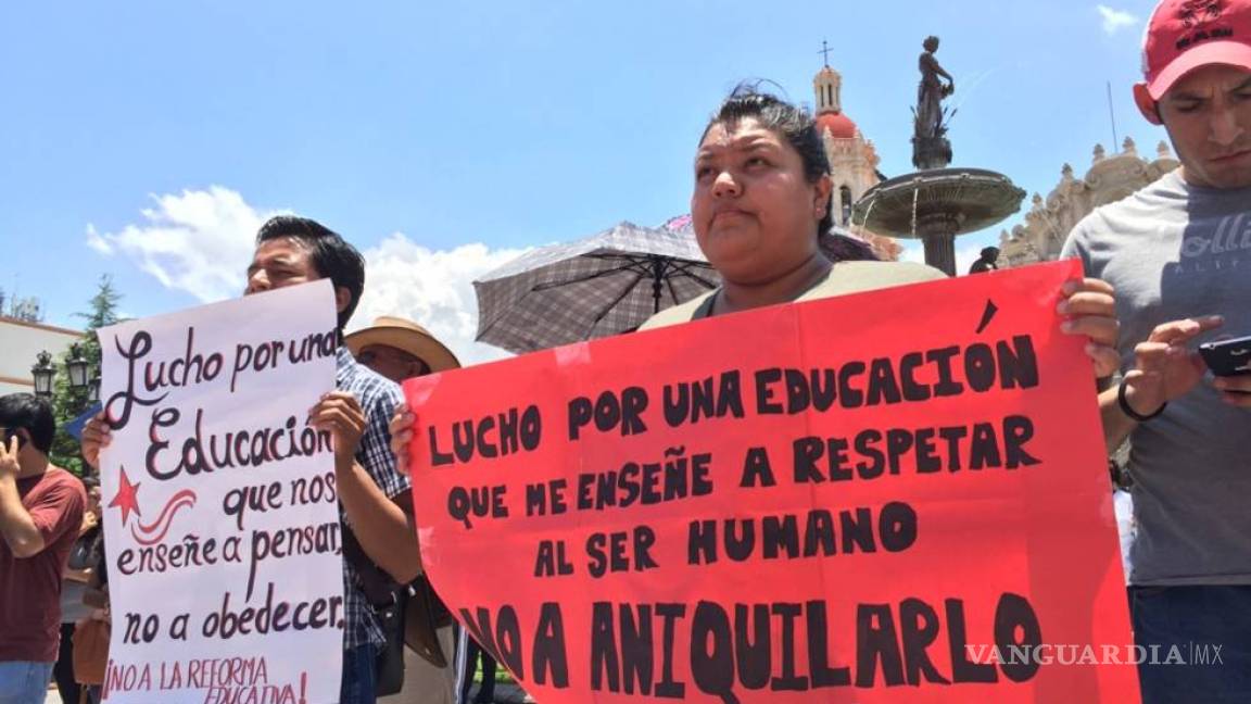 Ciudadanos y maestros protestan contra reforma educativa en Saltillo