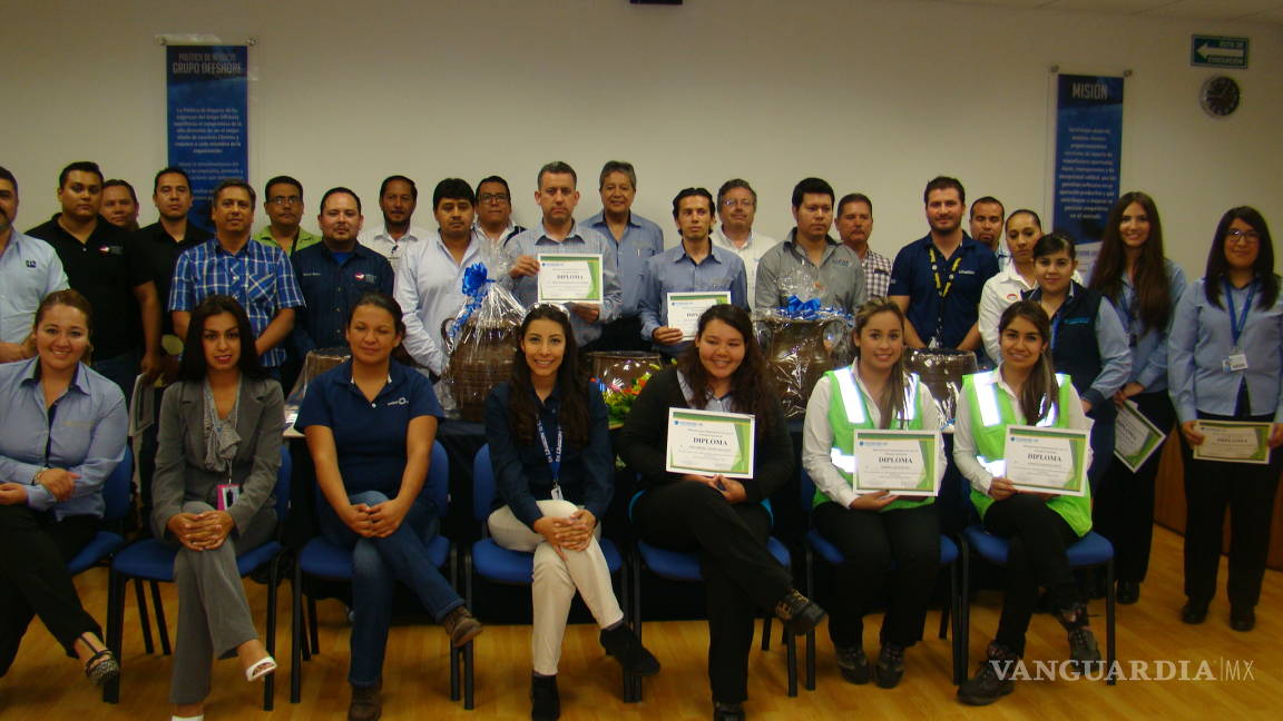 Entrega ZAPA reconocimientos a participantes de diplomado