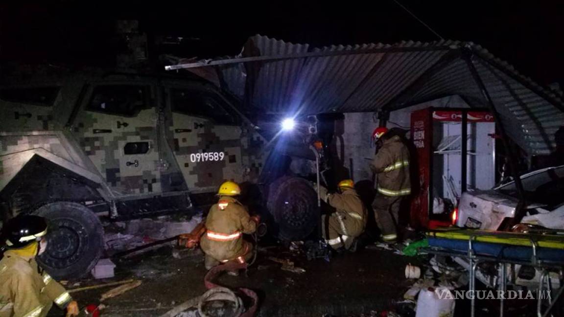 Militares chocan en taquería durante persecución en Reynosa; mueren 4