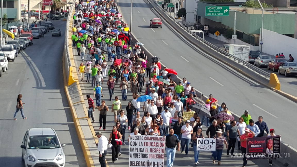 Marchan maestros de Monclova contra la Reforma Educativa