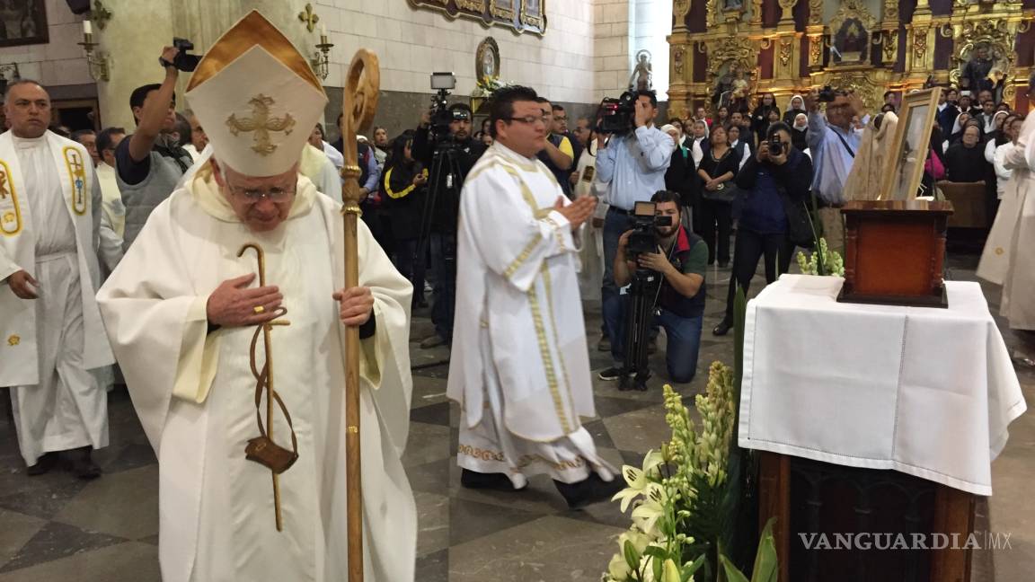 Honran a sacerdote Joaquín Hernández en la Catedral de Saltillo