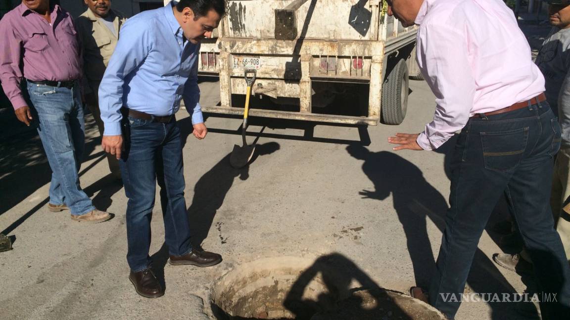 Limpia Simas redes de drenaje en la Antigua Aceitera de Torreón