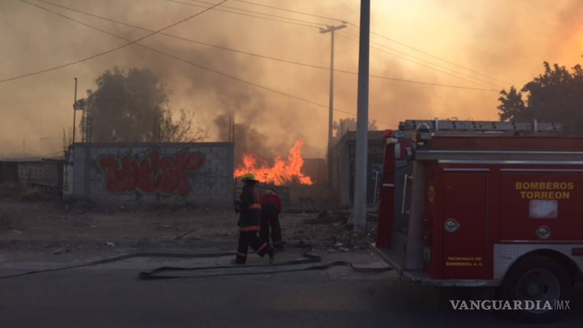 Voraz incendio en tiradero de basura en Torreón