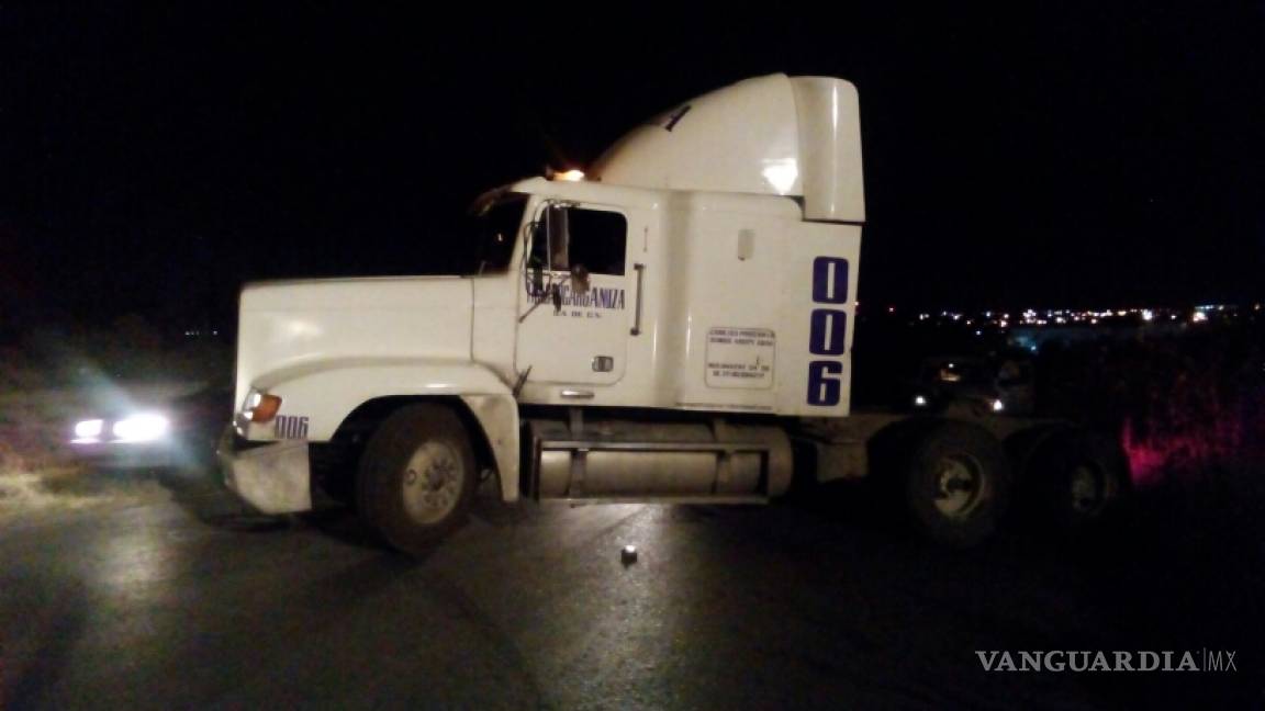 Choque de camiones deja sólo daños materiales en Saltillo