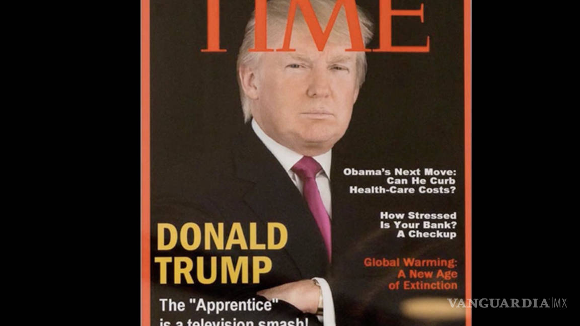 Trump critica ‘fake news’, pero presume portada falsa de Time
