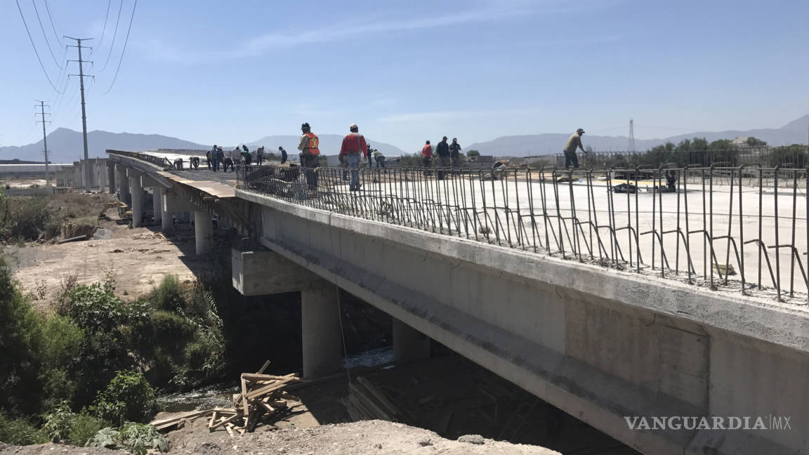 Supervisa Gobernador de Coahuila construcción de puente en Ramos Arizpe