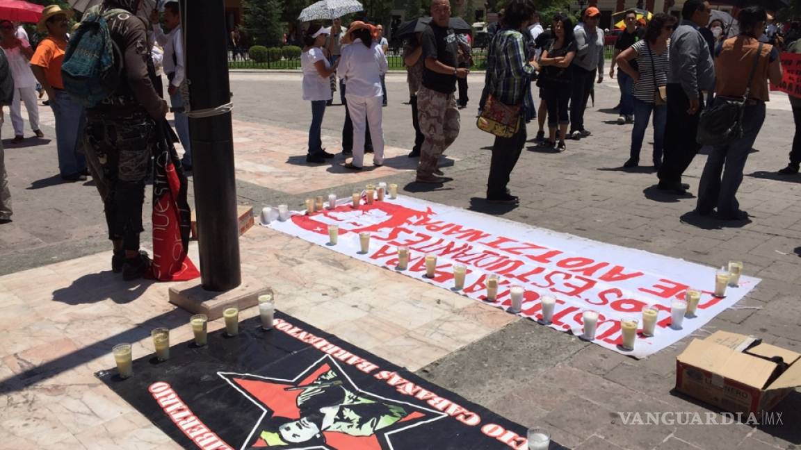 Grupos ciudadanos y magisteriales de Coahuila protestan por conflicto en Oaxaca (FOTOS)