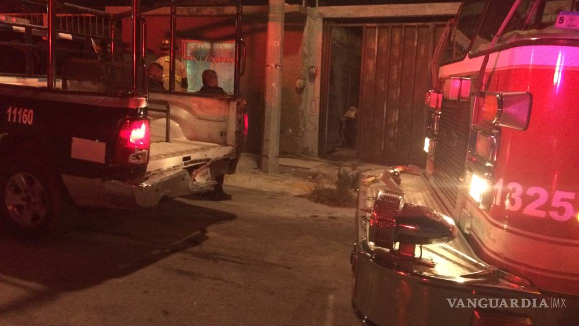 Fuego consume sala de un domicilio en la colonia Nueva Tlaxcala, en Saltillo