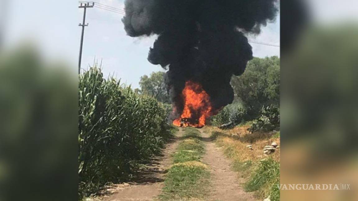 Arde camioneta con gasolina robada, en Hidalgo