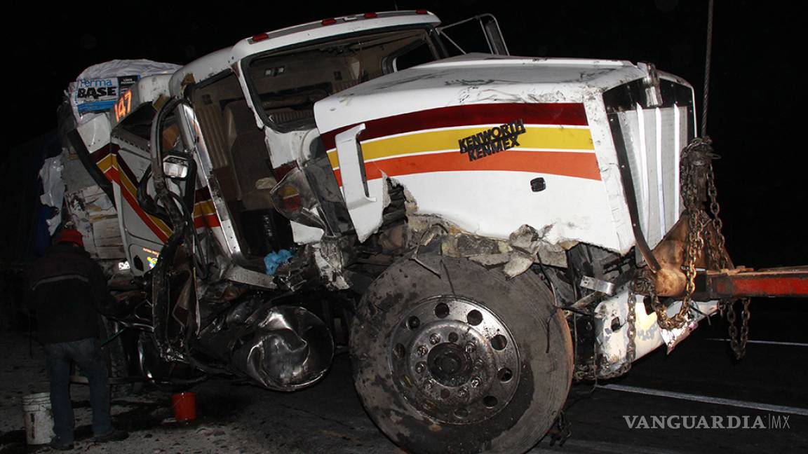 Accidente de tráilers en la carretera Saltillo-Monterrey afectó la vialidad