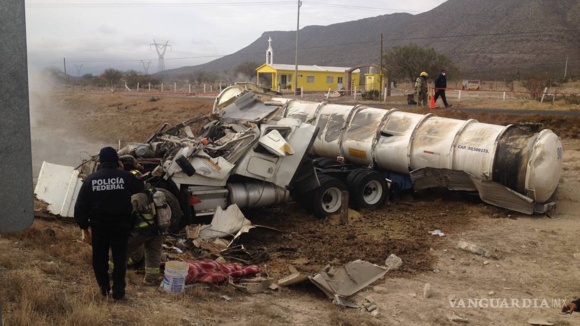 Muere conductor de camión tras volcadura en carretera a Torreón