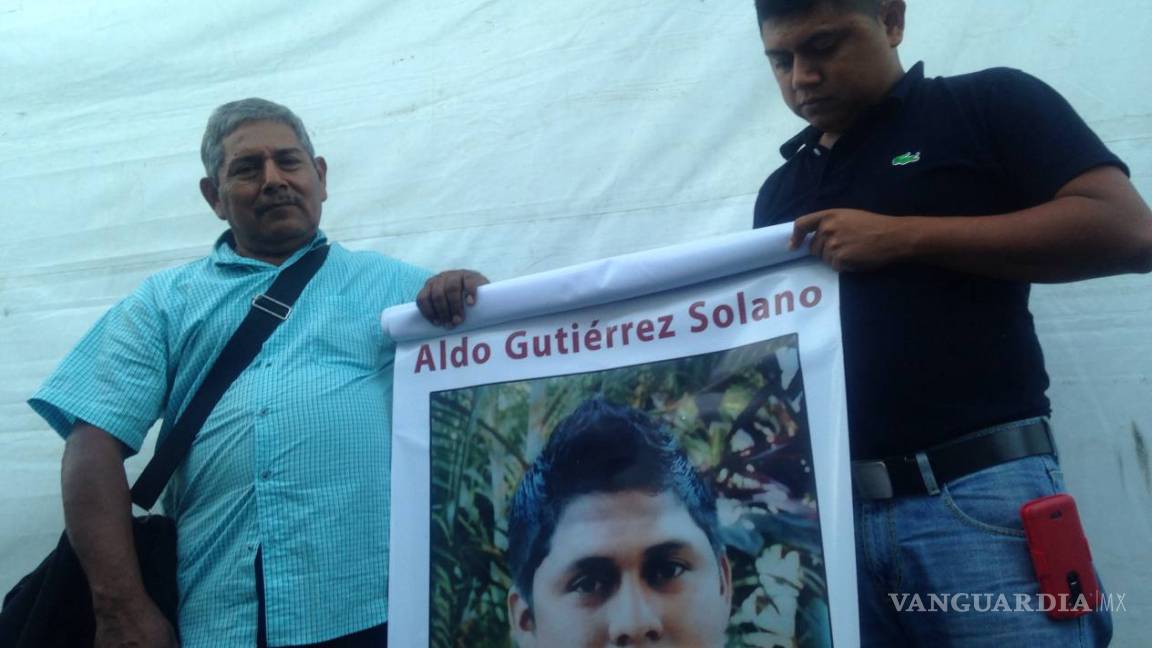 Confirman médicos estado vegetativo de alumno sobreviviente de Ayotzinapa