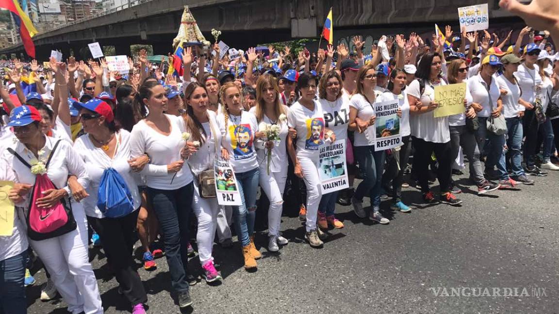 Mujeres protestan contra la represión en Venezuela
