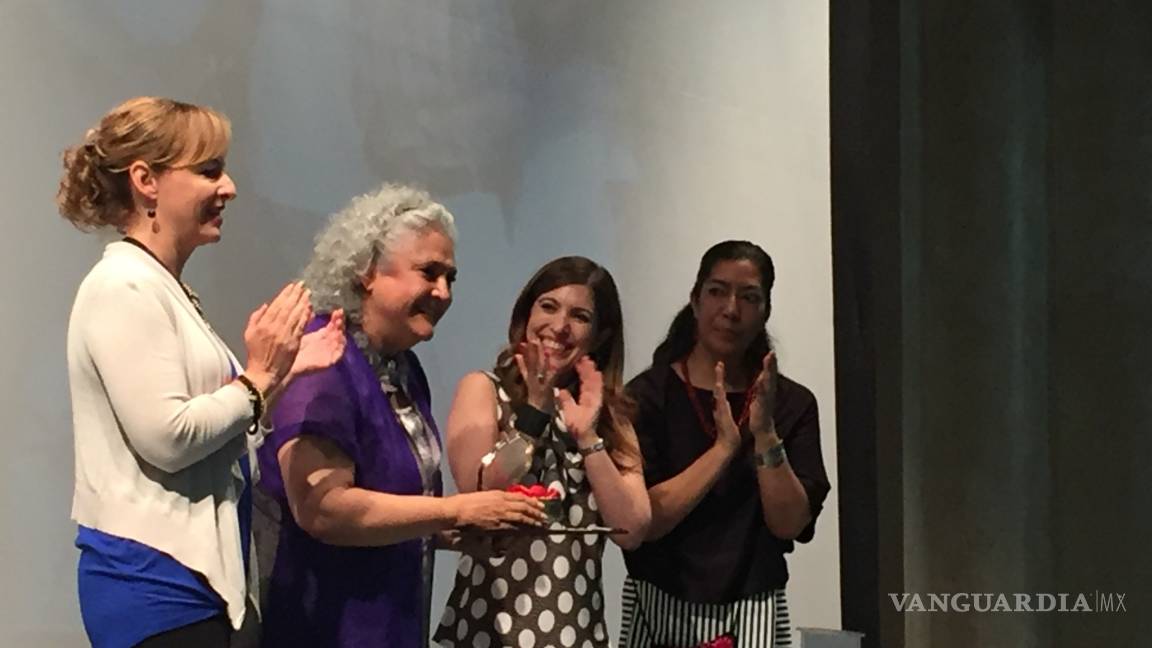 Otorgan a Laura Esquivel premio La Perla en FEIF de Piedras Negras
