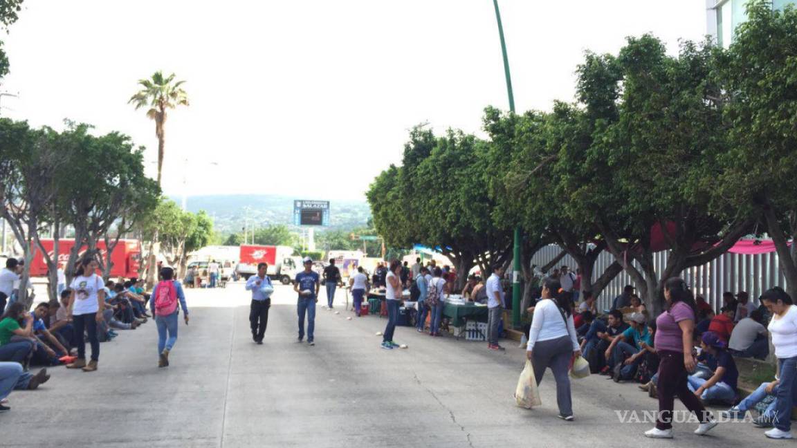 CNTE bloquea oficinas de gobierno en Chiapas