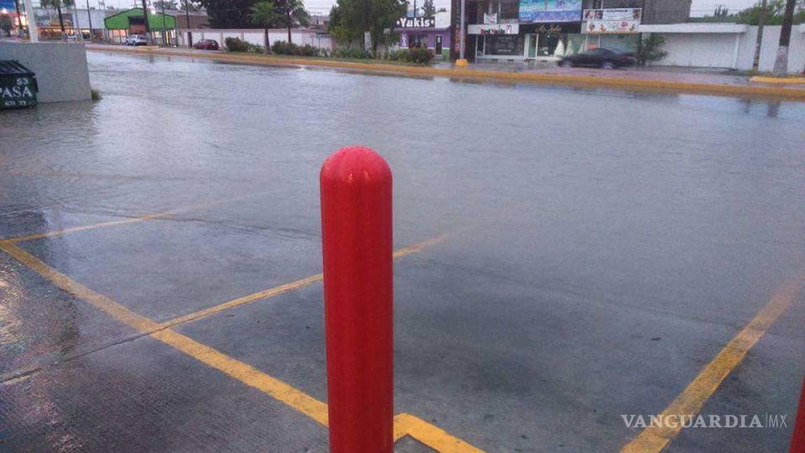 Lluvia deja como saldo 20 colonias inundadas y 70 autos varados en Monclova