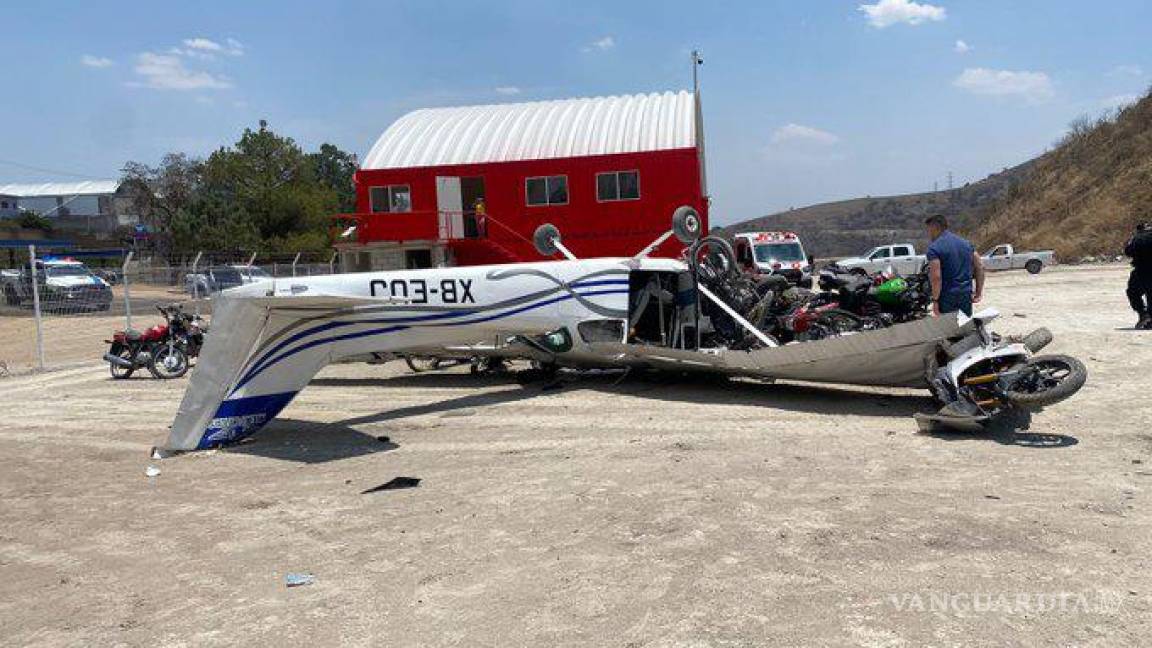 Una avioneta cayó en Atizapán, Edomex, no hay heridos ni daños graves