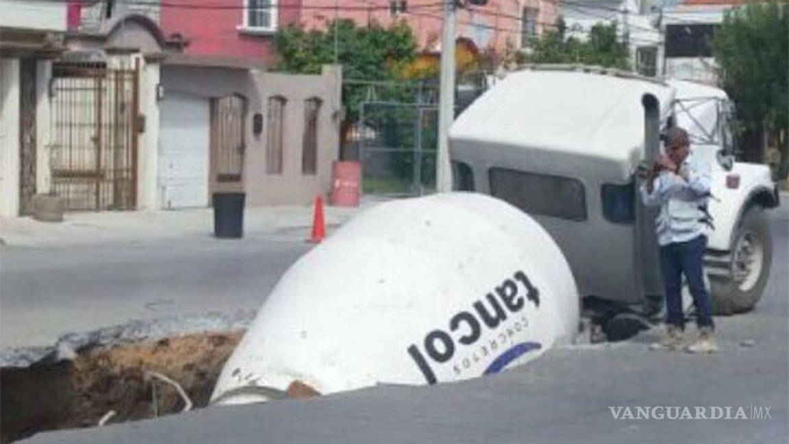 Socavón en Reynosa se traga revolvedora