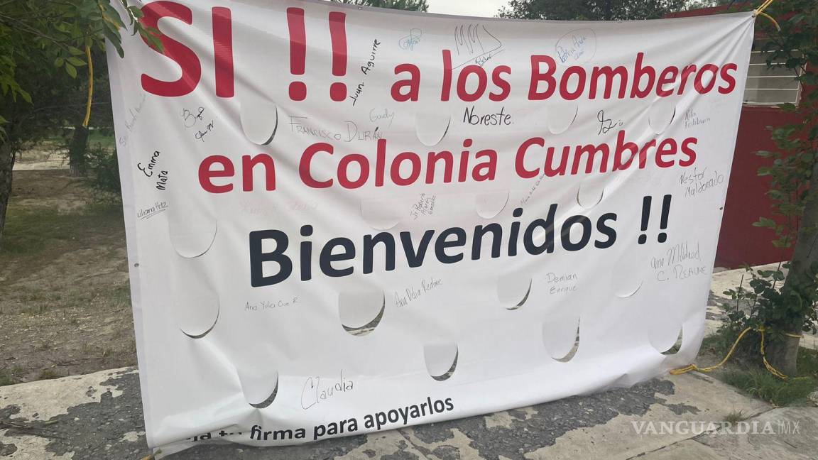 Saltillo: vecinos de Cumbres y colonia Latinoamericana ponen nueva lona a favor de estación de bomberos