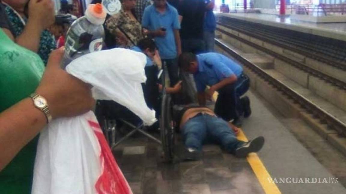 Se desmaya y cae a las vías del Metro en Nuevo León