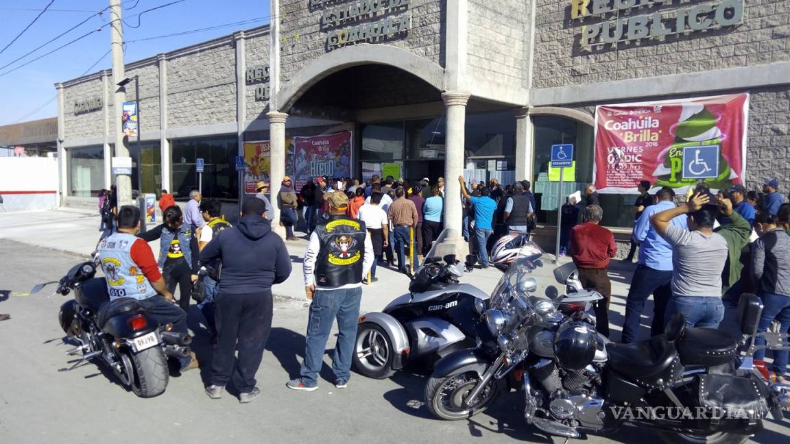 Toman Recaudación de Rentas de Monclova en protesta contra el gasolinazo