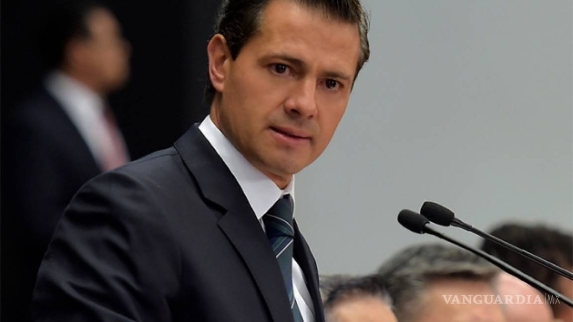 Peña Nieto celebra el Día Internacional de Internet con tuits