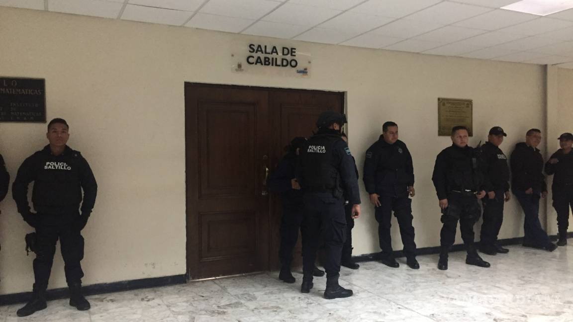 Impiden a ciudadanos ingresar a Sesión de Cabildo en Saltillo