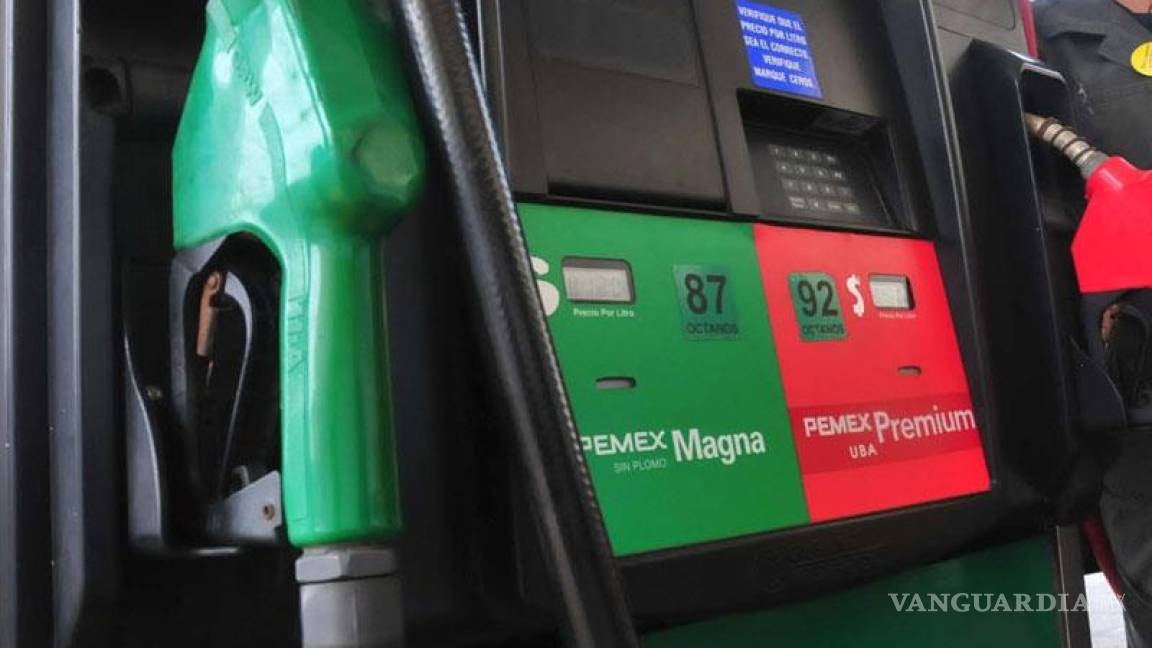 Gasolinas y diésel bajarán hasta 43 centavos en enero de 2016: SHCP