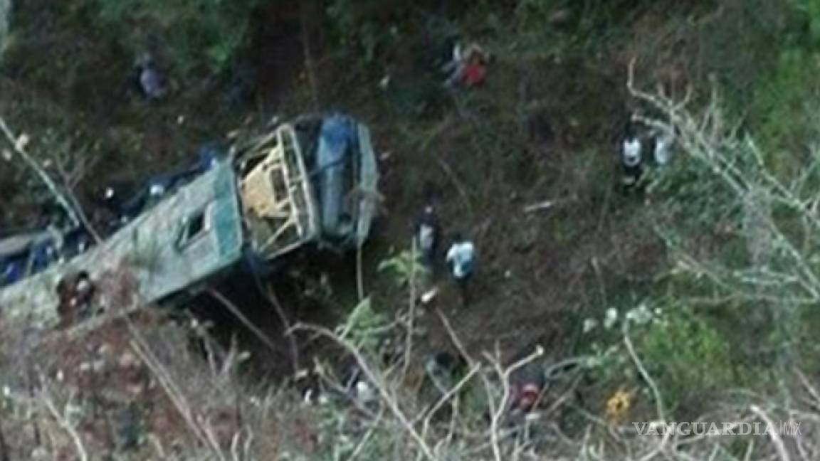 Autobús cae a barranco en Chiapas, mueren pasajeros