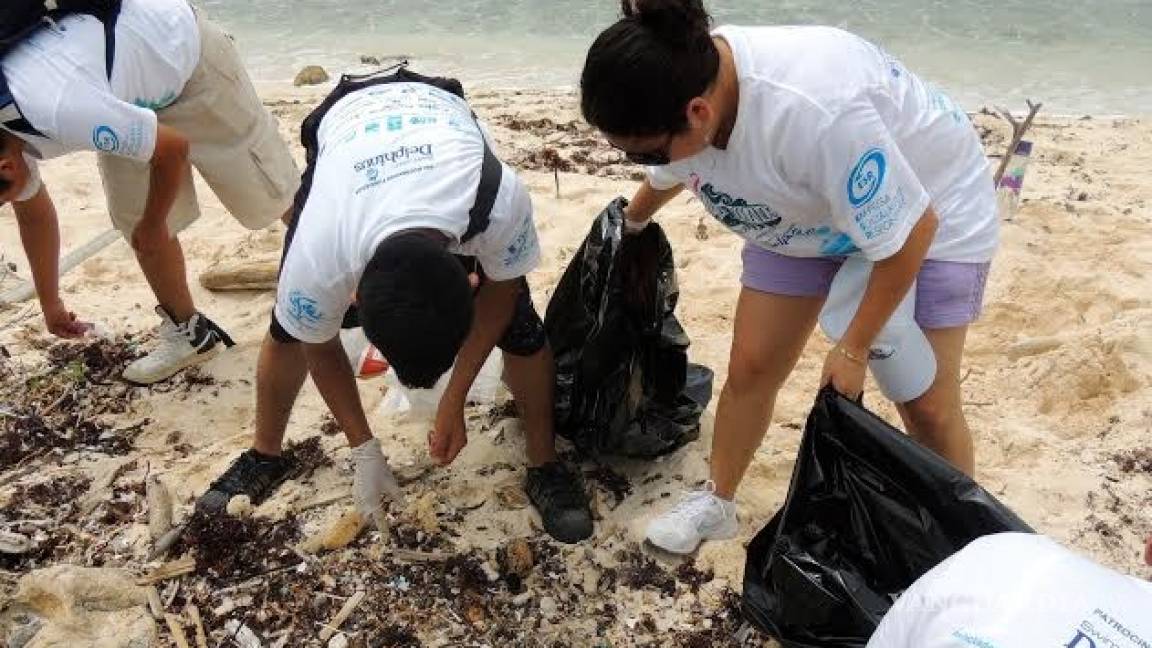 Activistas y voluntarios retiran más de 500 kilos de desperdicios de la Isla Contoy