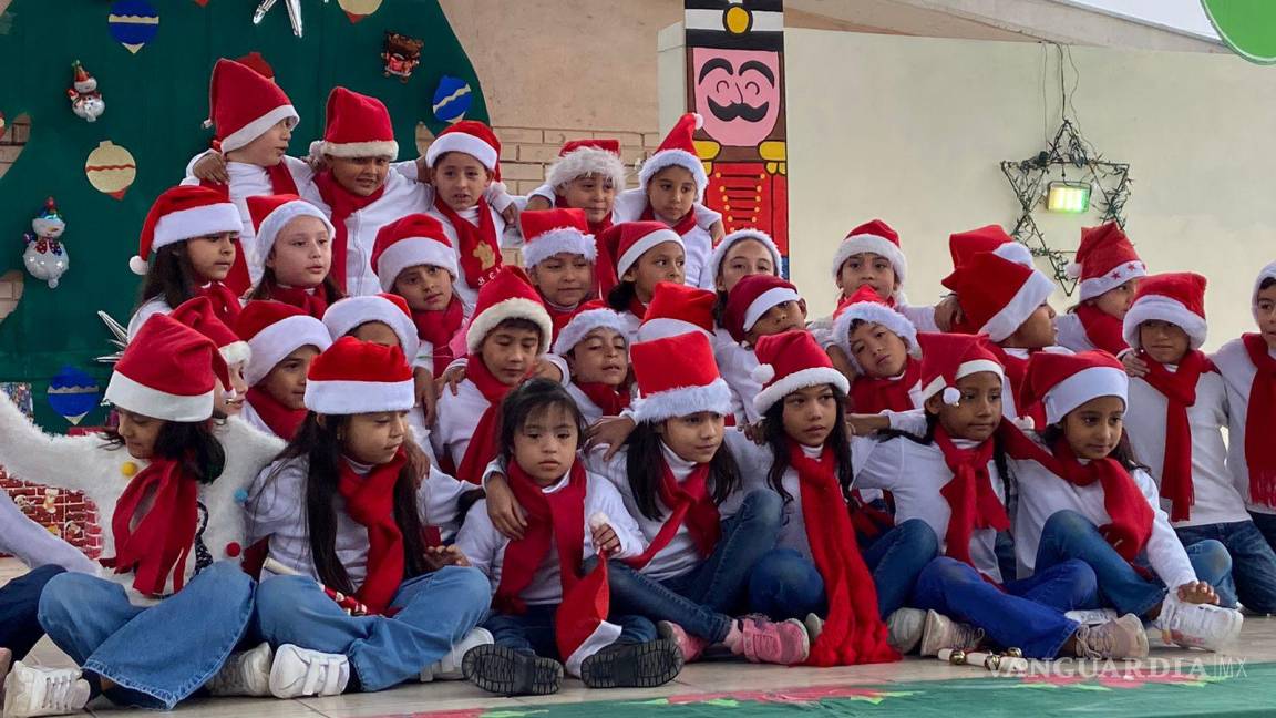 Celebran gran posada navideña en la escuela Ramón Guevara de Monclova