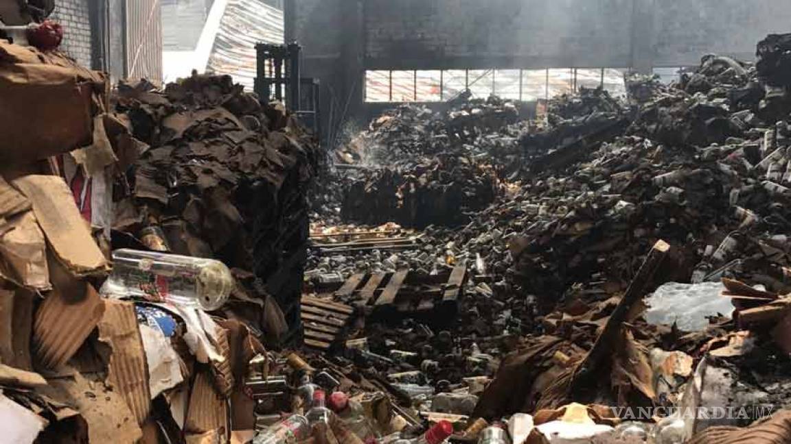 Totalmente sofocado incendio en fábrica de Iztacalco: Protección Civil