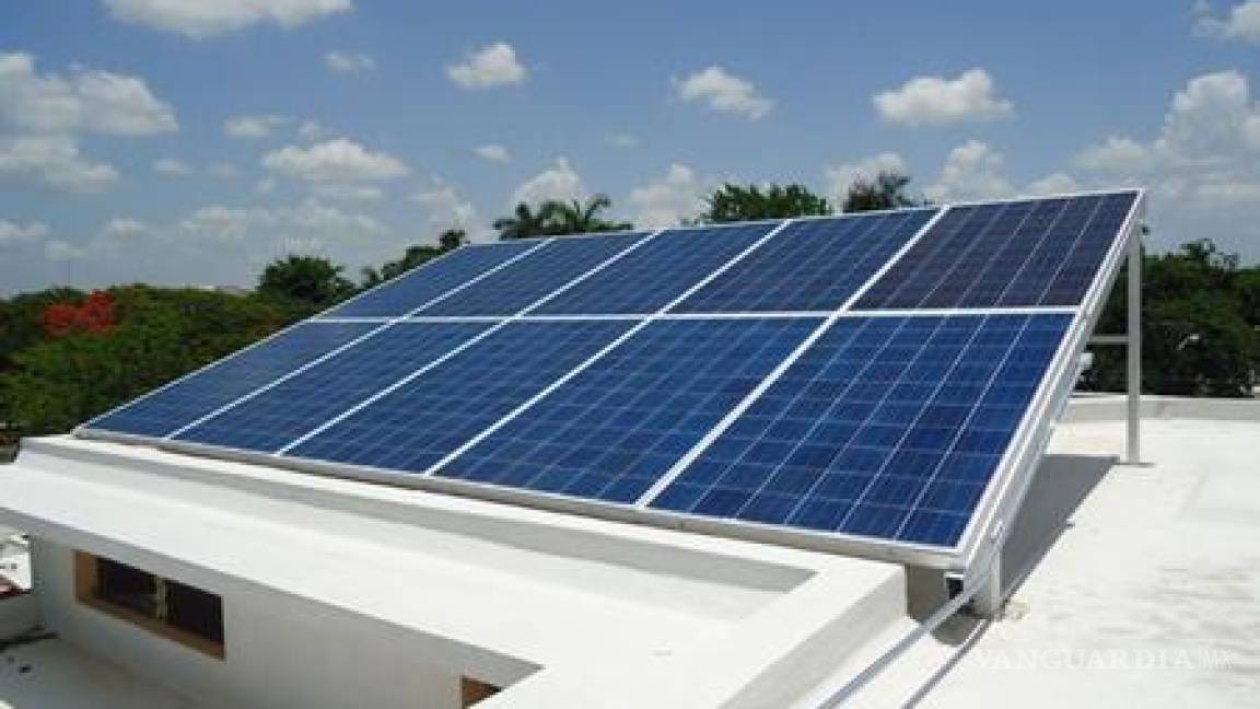 CFE no regala ni vende paneles solares, empresa aclara dudas